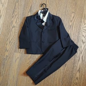 Toddler boys 5 piece tuxedo